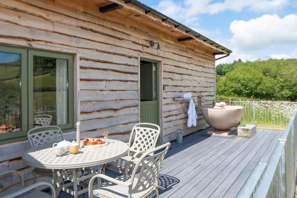 Вилла Birch Banc Retreats - Glyn-Haul, New Enc Decking Лланидлос Экстерьер фото