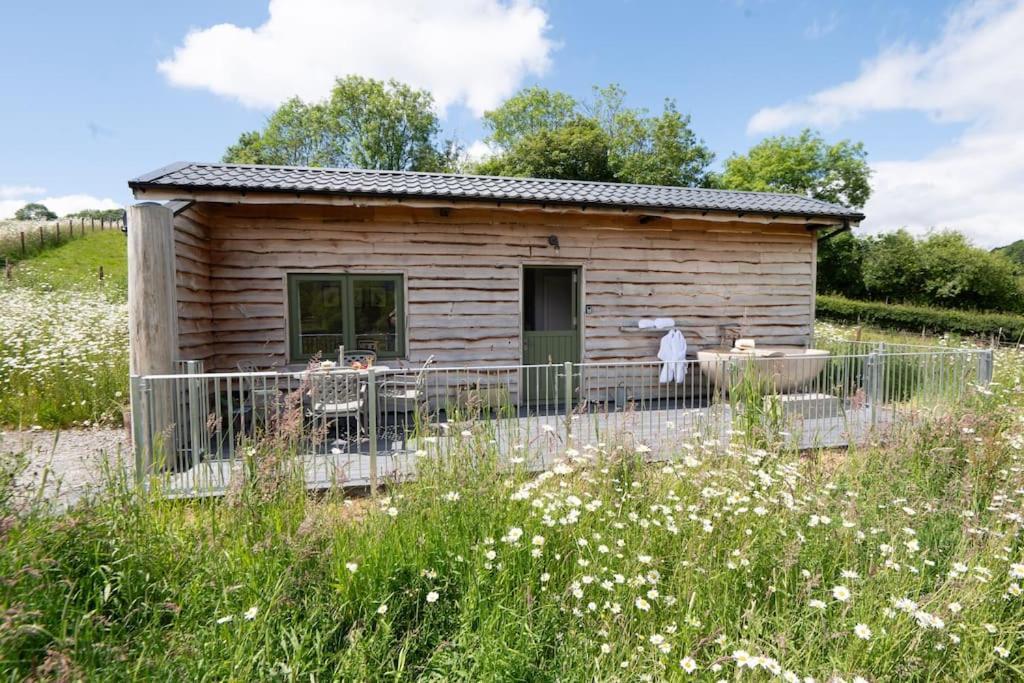 Вилла Birch Banc Retreats - Glyn-Haul, New Enc Decking Лланидлос Экстерьер фото